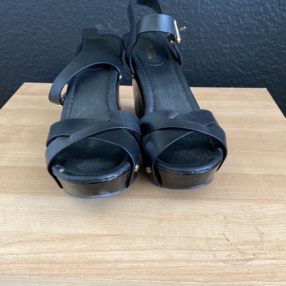 Black Kenneth Cole Sz 10 wedge sandals!